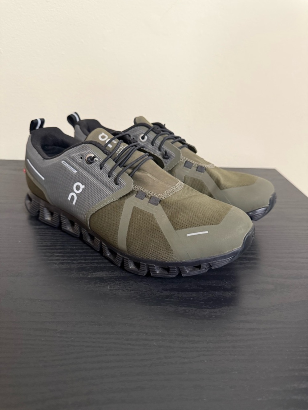 On Cloud 5 Athletic Shoes Waterproof Women’s 9.5 Sneakers Olive Green Black